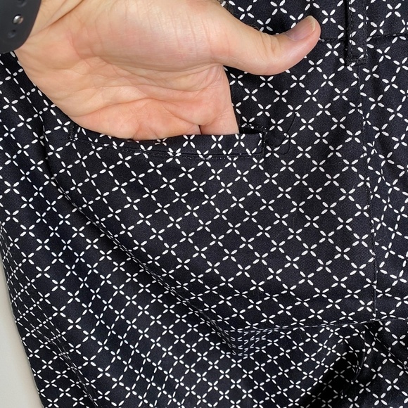St. John's Bay Women's Black & White Dashed Diamond Pattern Capri Dress Pants 12 - Picture 7 of 14